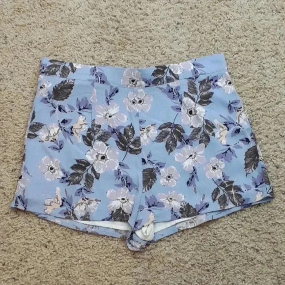 NWT GiGi Shorts lilac multicolored Size Large - Picture 1 of 8